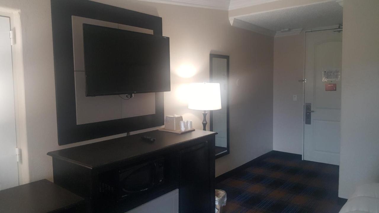 Regency Inn & Suites Pensacola Esterno foto