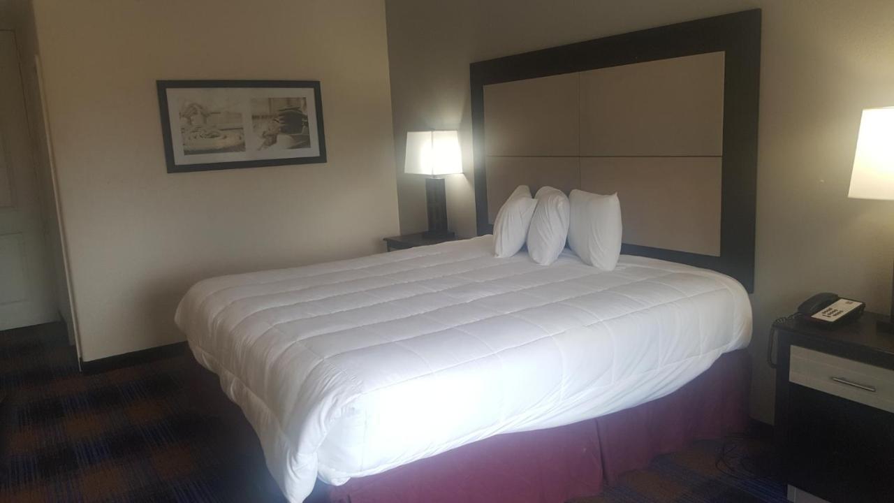 Regency Inn & Suites Pensacola Esterno foto