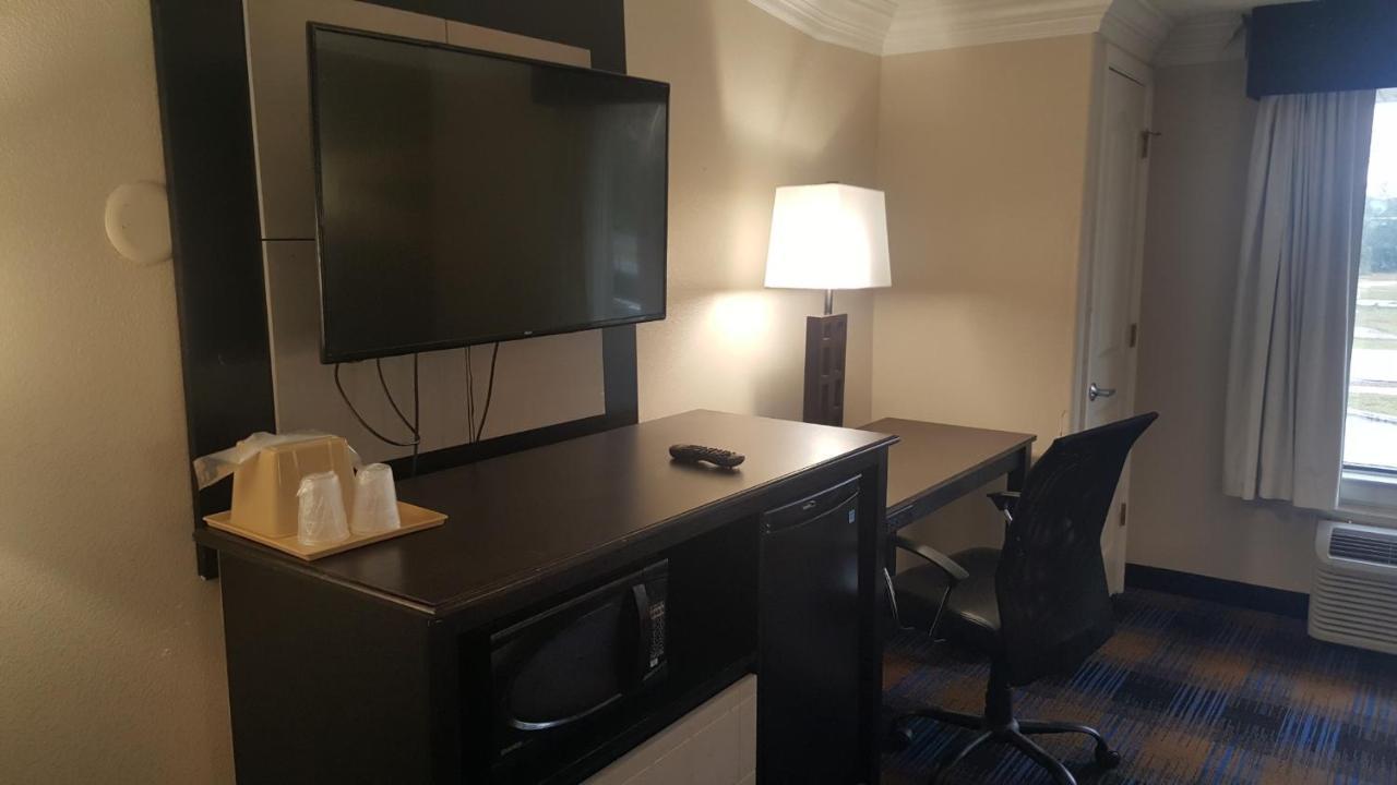 Regency Inn & Suites Pensacola Esterno foto