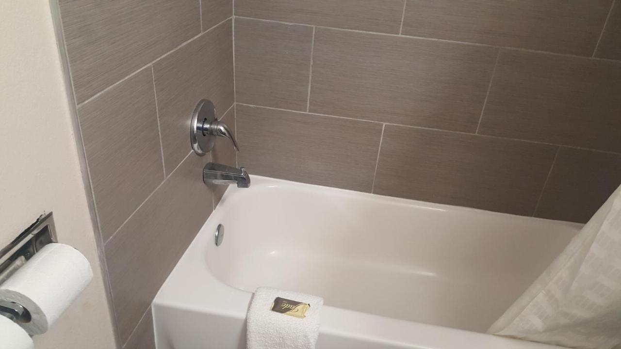 Regency Inn & Suites Pensacola Esterno foto