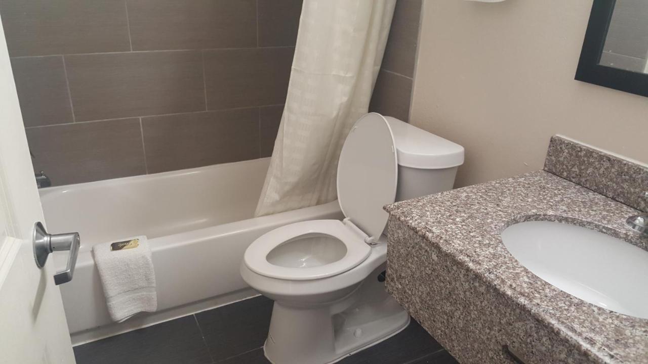 Regency Inn & Suites Pensacola Esterno foto